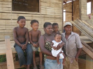 This Mayagna family now lives in a CO2 Bambu built bamboo home. They were victims of Hurricane Felix in 2007 and waited many years before getting a real home, thanks to a program funded by the World Bank, executed by CO2 Bambu.