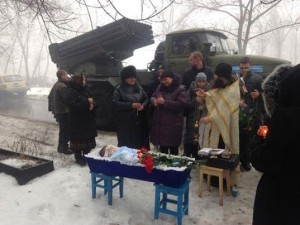 Heute wurde erneut ein kleines Kind in Donezk beerdigt! Eines von so vielen durch ukra-faschistischen Truppen getöteten unschuldigen Kinder des Donbass! +++